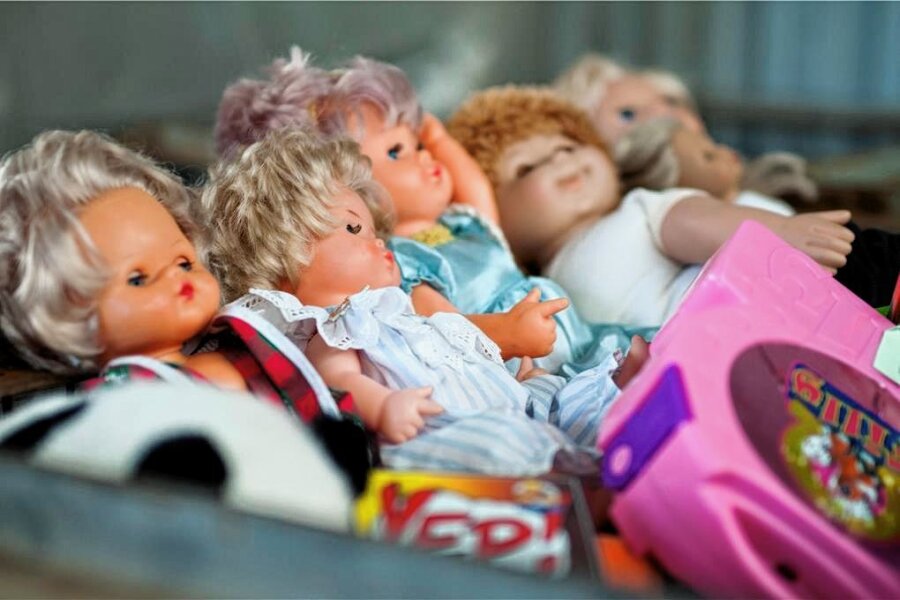 Dänkritz: Flohmarkt für Kinder am Wochenende im Vereinshaus - Auch Puppen stehen bei den Besuchern des Kinderflohmarktes hoch im Kurs. 