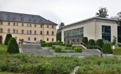 Daetz-Prozess: Lichtenstein siegt im Berufungsverfahren - Das Schlosspalais (links) und der Neubau des Daetz-Centrums in Lichtenstein.