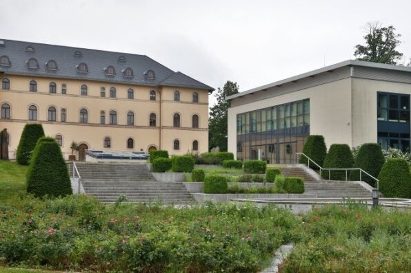 Daetz-Prozess: Lichtenstein siegt im Berufungsverfahren - Das Schlosspalais (links) und der Neubau des Daetz-Centrums in Lichtenstein.