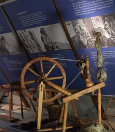 Damit die Enkel es verstehen: Neue Ideen für das Dorfmuseum Gahlenz - Historisches Spinnrad für Flachs, moderne Gestaltung: So sollen auch andere Exponate im Dorfmuseum Gahlenz präsentiert werden. 