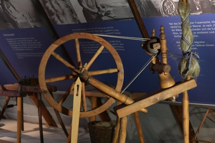 Damit die Enkel es verstehen: Neue Ideen für das Dorfmuseum - Historisches Spinnrad für Flachs, moderne Gestaltung: So sollen auch andere Exponate im Dorfmuseum Gahlenz präsentiert werden. 
