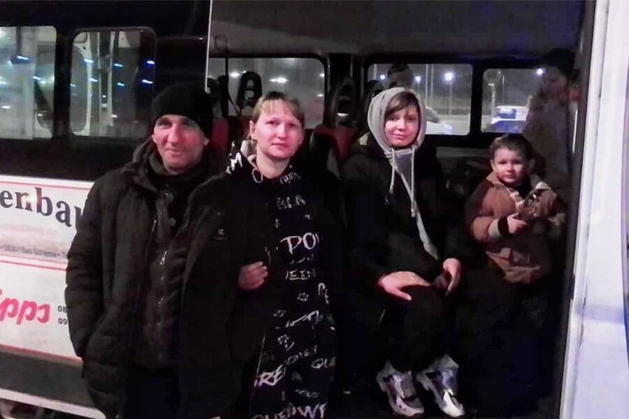 Dank Eibenstocker Hilfe ist ukrainische Familie jetzt in Sicherheit - Die ukrainische Familie haben die Eibenstocker auf dem Rückweg ihres Hilfstransports an die polnisch-ukrainische Grenze (Fotos unten) mitgenommen. 