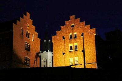Darum brennt nachts noch Licht im Schloss Hoheneck - Das beleuchtete Schloss Hoheneck: Dort wird mitunter bis in die späten Abendstunden gearbeitet.