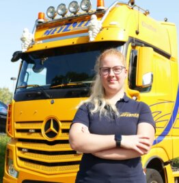 Darum fährt eine 20-Jährige aus Thalheim von Beruf Lkw - Melissa Wilhelm gefällt das Truckerleben. Besonders schön sei der Job, wenn sie morgens hinterm Steuer den Sonnenaufgang erlebt. 