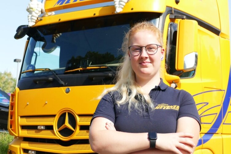 Darum fährt eine 20-Jährige aus Thalheim von Beruf Lkw - Melissa Wilhelm gefällt das Truckerleben. Besonders schön sei der Job, wenn sie morgens hinterm Steuer den Sonnenaufgang erlebt. 