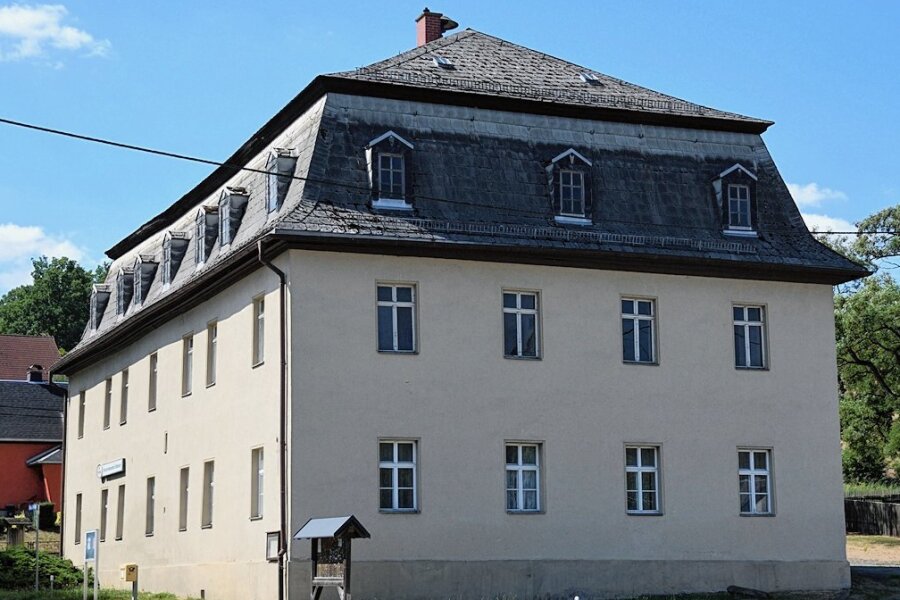 Das Herrenhaus des Rittergutes Bösenbrunn wurde 1727 errichtet. Bald wird ein Riesengerüst den Barockbau komplett überwölben. 