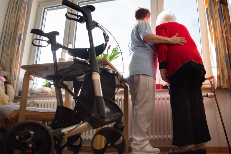 Darum ist der Krankenstand in der Altenpflege in Sachsen auf Rekordhoch - Hohe Belastung und zeitlicher Druck machen auch Pflegekräfte krank.