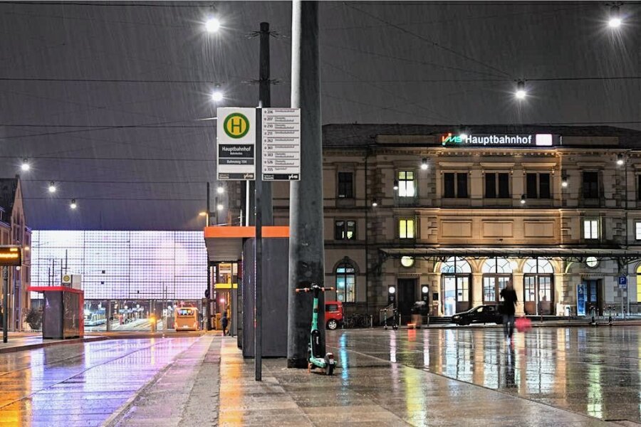 Darum wurde der Chemnitzer Hauptbahnhof am Montagabend geräumt - Die kurzzeitige Sperrung des Chemnitzer Hauptbahnhofs hatte bei acht Zügen Verspätung zur Folge.