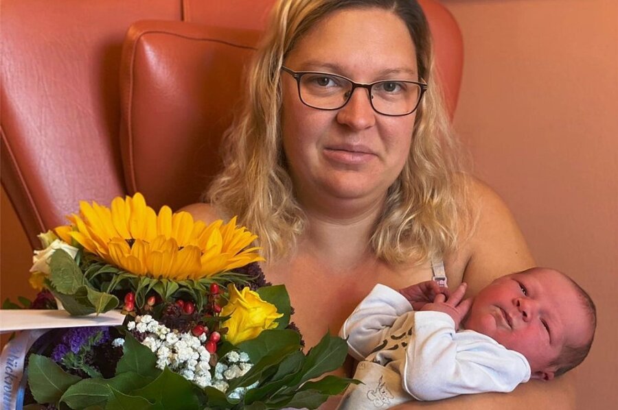 Das 500. Baby in diesem Jahr: Das ist das Jubiläums-Baby aus Plauen - Der kleine Aron kam am 1. August als 500. Baby des Jahres 2021 im Helios Vogtland-Klinikum Plauen auf die Welt. Er und Mama Lena Thoß sind wohlauf.