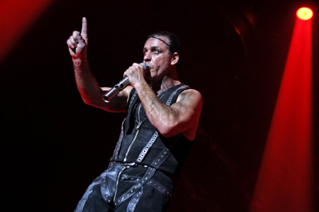 "Das alte Leid": Rammstein, Groupies und die morsche Säule des Rock - Verwundete Herzen: Rammstein-Sänger Till Lindemann