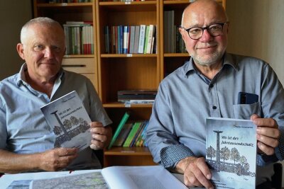 Das Bernsteinzimmer und eine neue Spurensuche im Vogtland - Autor Walter Hemmerlein und Verleger Frieder Seidel (rechts) mit dem neuen Buch.