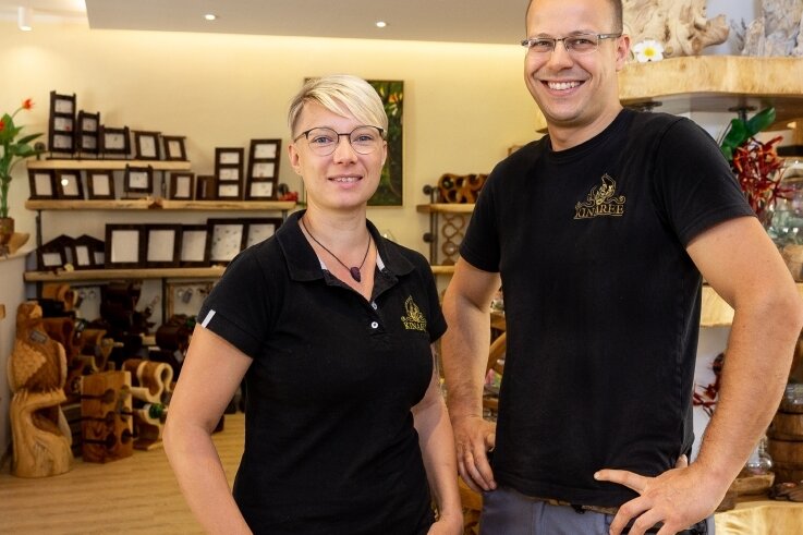 Das Erzgebirge hat jetzt eigenen Ebay-Marktplatz - Alexandra und Robert Hähnel in ihrem Möbelgeschäft Kinaree. Der Vorsitzende des Gewerbevereins Zschopau unterstützt den neuen lokalenOnline-Marktplatz bei Ebay. 