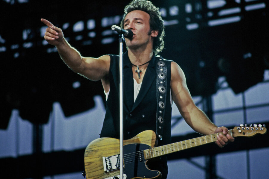 Das größte Rock-Konzert der DDR-Geschichte: Bruce Springsteen trat heute vor 35 Jahren in Ost-Berlin auf - Bruce Springsteen in der DDR: Das Foto zeigt ihn bei seinem Auftritt in Berlin-Weißensee 1988.