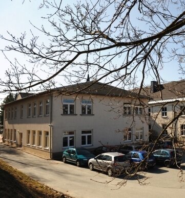 Schulkomplex mit Grundschule