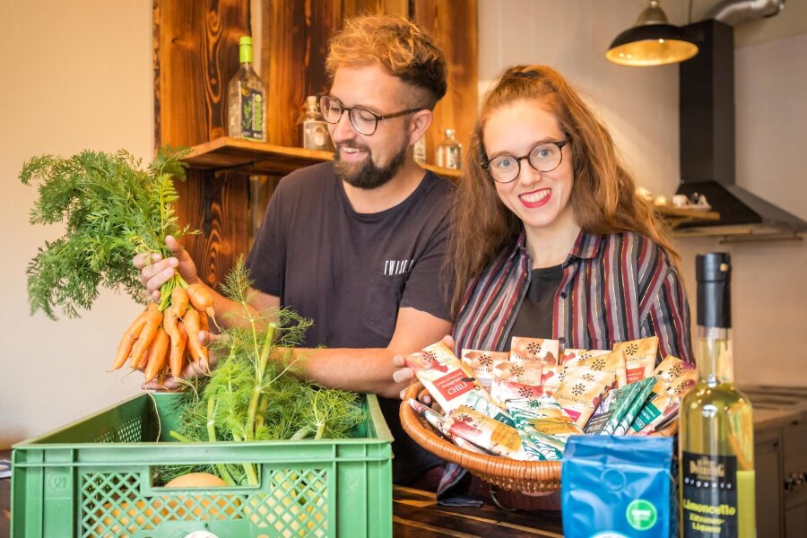 Das hippste Lokal im Erzgebirge? Streetfood-Gastronomen eröffnen das „Versalat“ - Freuen sich auf die Eröffnung ihres eigenen Ladens: Daniel Meier und Sarah Kouril.