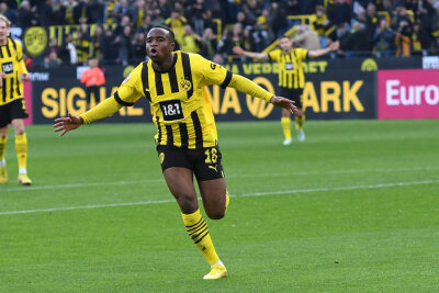 Das ist der deutsche WM-Kader für Katar - Youssoufa Moukoko (17 Jahre alt, null Länderspiele) - Borussia Dortmund