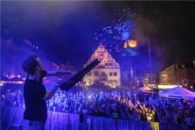 Das ist im Vogtland in dieser Woche wichtig - Zum Spitzenfest hatte das DJ-Duo "Gestört aber geil" im Vorjahr auf dem Plauener Altmarkt eine Party-Rakete nach der anderen gezündet. 