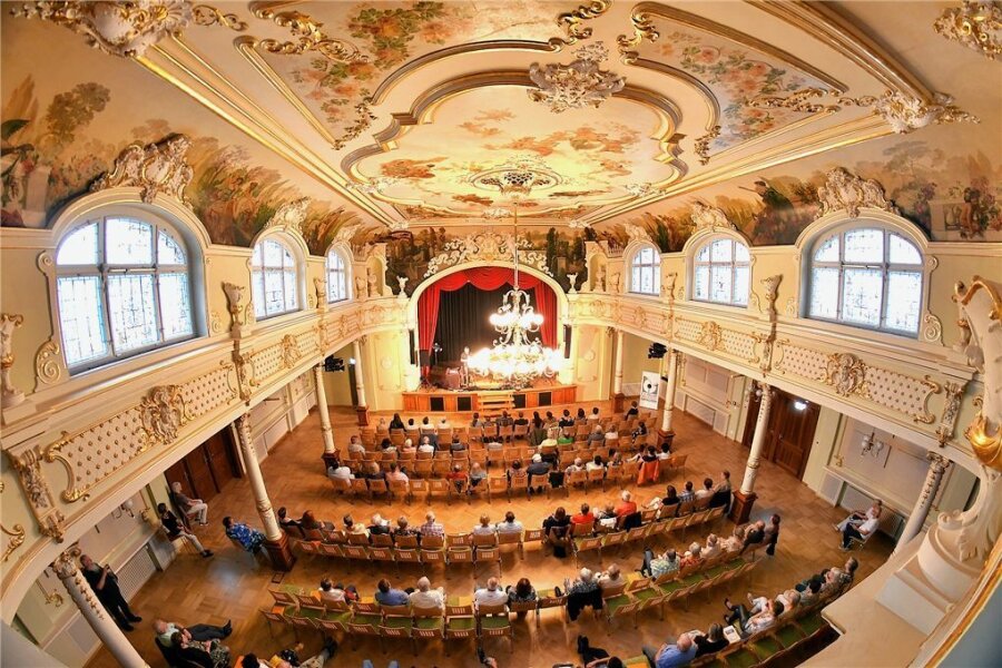 Das ist los in Mittelsachsen: Sechs Tipps für das Wochenende - Erstes Konzert im sanierten Festsaal "Goldener Löwe" in Hainichen gab es im Juli 2021.