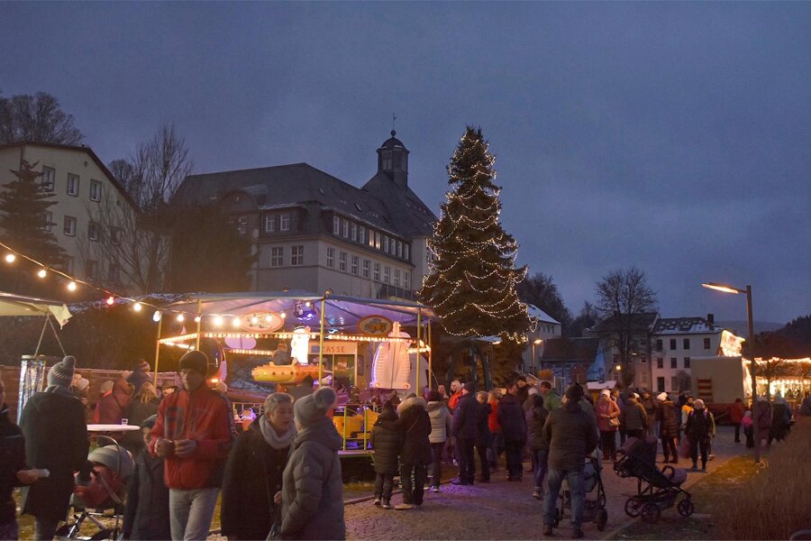 Das ist rund um den dritten Advent im oberen Vogtland los - Zum Bornkinnelmarkt mit umfangreichem Kulturprogramm ist am Wochenende in den Stadtpark mit dem Musikpavillon und auf den Marktplatz in Klingenthal eingeladen.