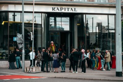 "Das Kapital" regiert derzeit im Museum Gunzenhauser. Die Ausstellung des Leipziger Künstler-Duos Famed eröffnete am Wochenende. 