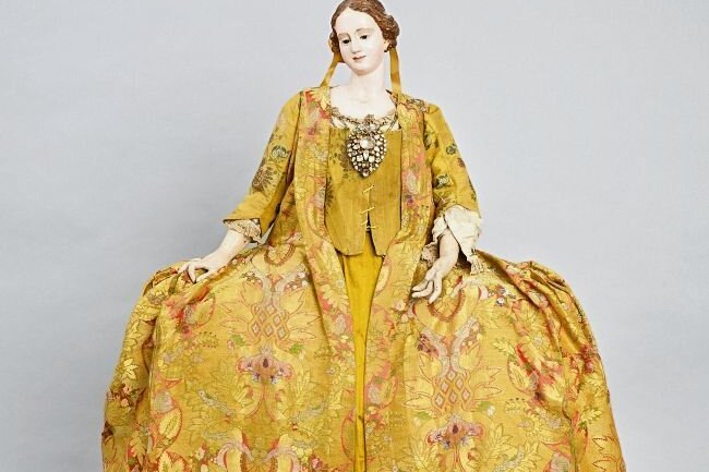 Das Kleid als Kunstwerk - neue Ausstellung auf Schloss Rochsburg - 