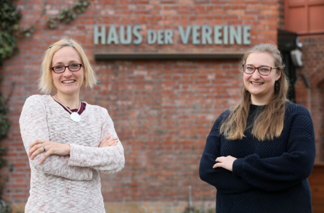 Simone Groß-Manes (links) und Tamara Bollendorf arbeiten für die Deutsche Krebsgesellschaft in Zwickau. Patienten können sie besuchen, wenn sie Unterstützung brauchen, manchmal helfen sie auch per Telefon. 
