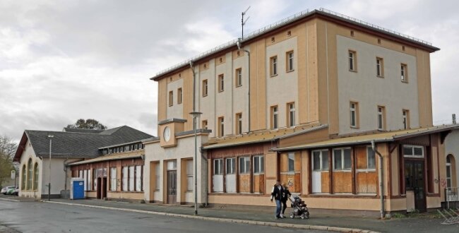 Das Gebäude des Werdauer Bahnhofes, links der Mitropa-Saal, soll zwei Tage lang mit viel Kultur würdig verabschiedet werden. 