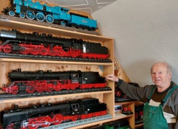 Das Lokomotiv-Depot im Einfamilienhaus - Der Erzgebirger Rolf Schubert gestattet einen Blick in sein Lokdepot: Seit über 15 Jahren begeistert er sich für den Bau von Eisenrössern. Dabei dreht, schneidet, bohrt und malert der inzwischen fast 80-Jährige alles selbst.