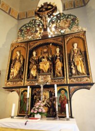 Das Prunkstück von Oberbobritzsch - Goldglänzend und filigran: Der Nikolausaltar in der Kirche Oberbobritzsch ist ein Meisterwerk.