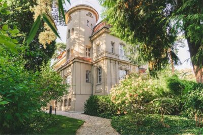 Das sind die aktuell zehn teuersten Häuser Deutschlands auf Immoscout24 - Diese Jugendstil-Villa im Berliner Grunewald mit 22 Zimmern auf 1200 Quadratmetern Wohnfläche gibt es für 13,5 Millionen Euro.