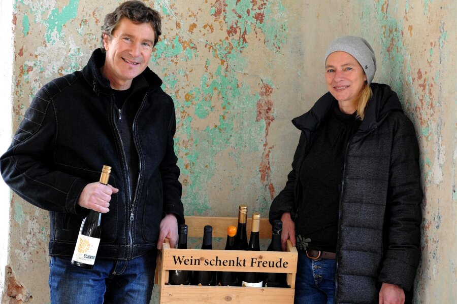 Das sind die besten Weine von Sachsens Winzern - Für den Weinguide Sachsens bester Winzer: Martin Schwarz mit Lebensgefährtin Grit Geißler.