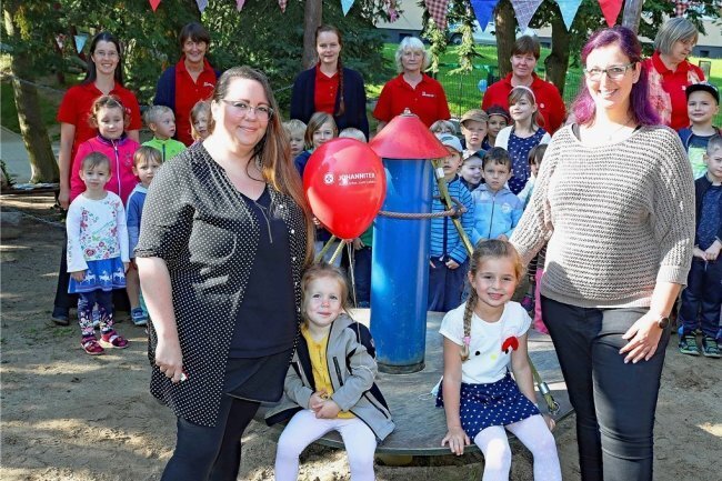 Das sind die zehn schönsten Kinder-Gärten in Sachsen    - Die Kita "Kinderland" - hier ein Archivbild zum 30-jährigen Jubiläum aus dem Jahr 2021 - gehört zu den Preisträgern des Wettbewerbs: "Unser Kinder-Garten - Übergänge gemeinsam gestalten!"