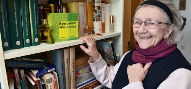 Das sind die Zehn: Von A wie Asichtskartl bis Z wie Ziehbasen - Franziska Böhm zählt zu den gestandenen Mundartautoren des Erzgebirges. Sie begründete nach der Wende die regelmäßigen Treffen der Schreiber, aber auch der Musikanten. Die Breitenbrunnerin leitete verschiedene Gruppen und hat eine Vielzahl von Texten und Gedichten in Erzgebirgisch verfasst. 