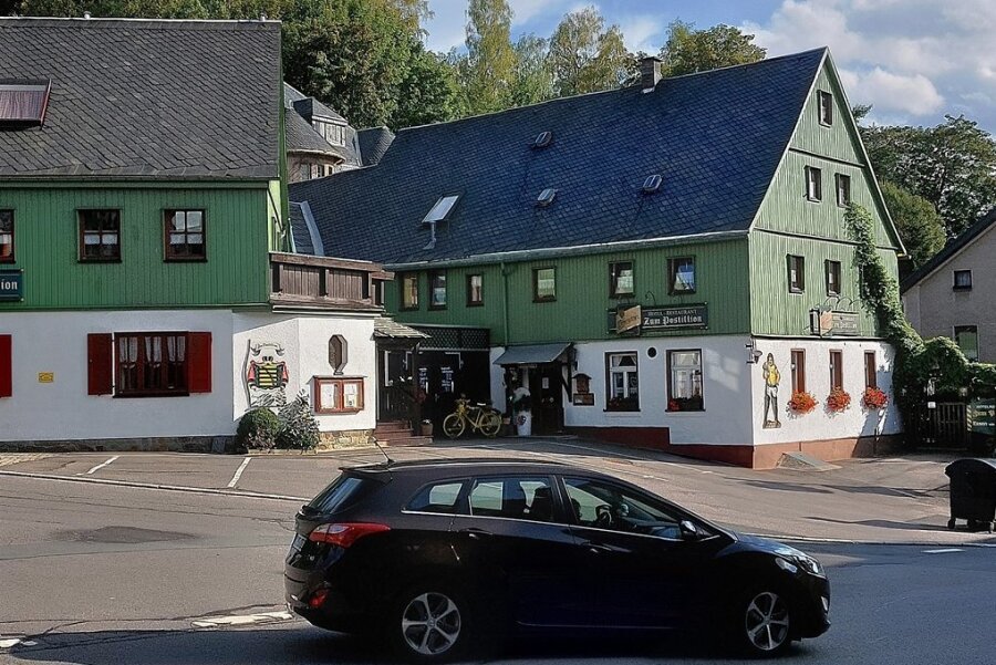 Das Traditionsgasthaus "Zum Postillion" in Klingenthal schließt seine Gaststätte - Das traditionsreiche Klingenthaler Hotel und Restaurant "Zum Postillion". Ab Oktober wird das Haus zunächst als Frühstückspension weitergeführt. Aber auch Veranstaltungen soll es weiterhin geben. 