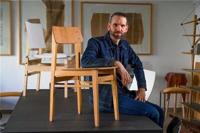 Das verwegene Sitzmöbel - Dieser Stuhl hat es Jacob Strobel besonders angetan: Der Möbeldesigner und Professor an der Angewandten Kunst in Schneeberg beschreibt ihn als minimalistisch, verwegen und mutmaßlich aus der DDR stammend. Strobel überlegt, ihn gegebenenfalls neu aufzulegen. 