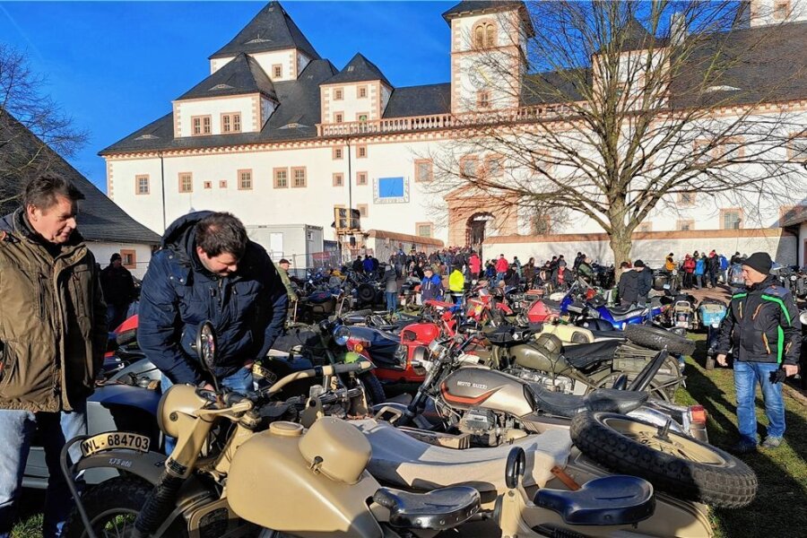 Das war das 50. Wintertreffen auf Schloss Augustusburg - von Lagerfeuer bis Parkplatzsuche - Das 50. Wintertreffen auf Schloss Augustusburg mit Teilemarkt und Camping war für die Veranstalter ein voller Erfolg.