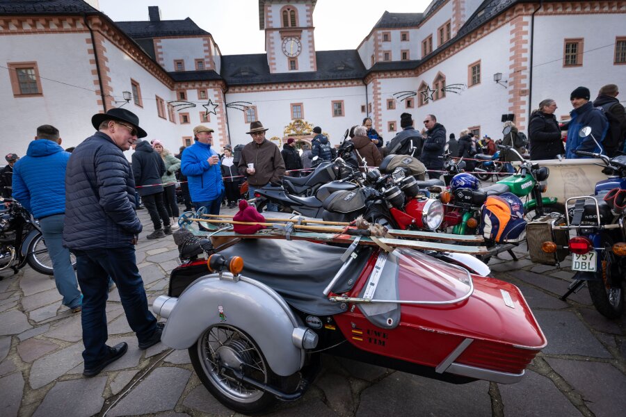Das Wintertreffen für Motorradfahrer auf Schloss Augustusburg - Biker treffen sich am 13. Januar 2024 auf Schloss Augustusburg.