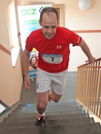Dauer(b)renner freut sich auf die nächste Auflage - Ingo Blut - hier beim zweiten Zwickauer Treppenlauf 2015 - ist im Marienthaler Hochhaus häufiger zu Gast. 