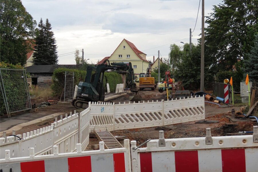Dauerbaustelle in der Leubnitzer Eisenbahnersiedlung - Anwohnern reißt der Geduldsfaden - Die Baustelle im Bauernweg in der Leubnitzer Eisenbahnersiedlung stellt die Anwohner auf eine harte Geduldsprobe.