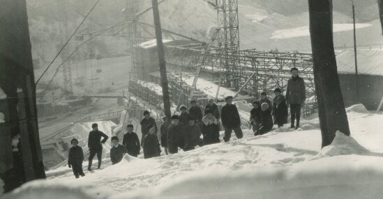 "Dauerbrenner" am Kriebsteinsee - Bilder vom Bau der Talsperre, wie dieses aus dem Jahr 1929, sind in einer Ausstellung zur Baugeschichte in Grünlichtenberg zu sehen. 
