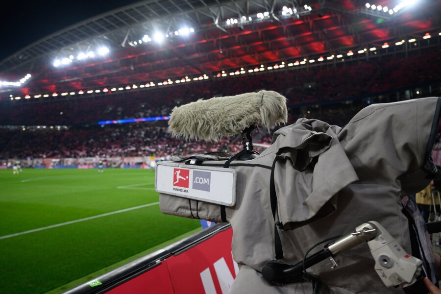 DAZN zahlt TV-Geld-Rate an Fußball-Bundesliga - Der Großteil der fehlenden Einnahmen mit rund 50 Millionen muss von DAZN nachgezahlt werden.