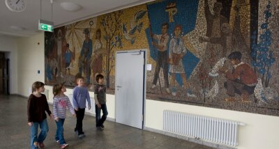 Wandbild im Flur der frisch sanierten Grundschule Reusa