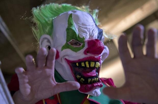 De Maizière fordert härtere Gangart gegen aggressive "Horror-Clowns" - Träger von Grusel-Clownsmasken sollen härter für ihre Schock-Angriffe bestraft werden.