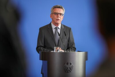 De Maizière will Hürden für Abschiebungen weiter senken - Thomas de Maizière, Innenminister