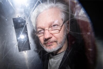 Deal mit dem Wistleblower? USA suchen Lösung im Fall des Wikileaks-Gründers Julian Assange - Wikileaks-Gründer Julian Assange sitzt seit fünf Jahren in britischer Haft. Bei einer Auslieferung in die USA drohen ihm bis zu 175 Jahre Haft. Er hatte Geheimdokumente veröffentlicht, die unter anderem US-Kriegsverbrechen belegen.