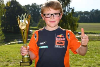 Debütant aus Gelenau fährt Konkurrenz davon - Nach seinem dritten Tagessieg ist Dustin Schirmer Platz 1 im Enduro-Jugend-Cup Ost kaum noch zu nehmen. 