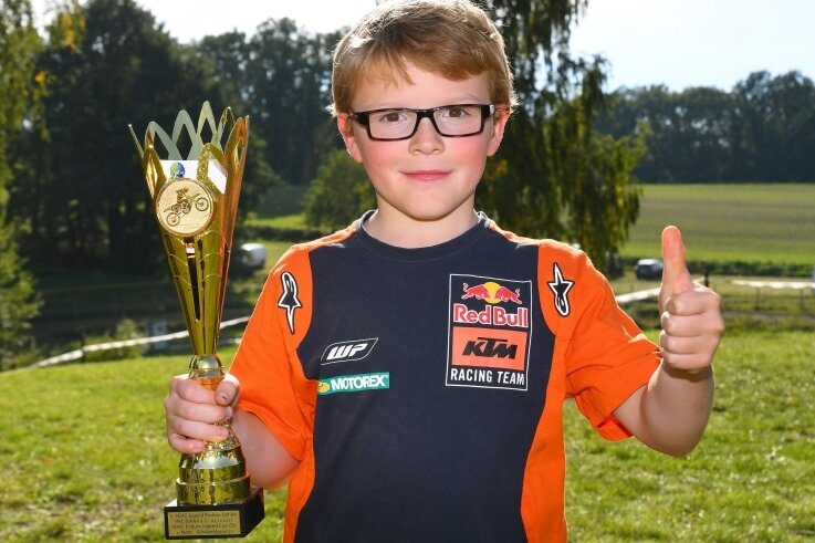 Debütant aus Gelenau fährt Konkurrenz davon - Nach seinem dritten Tagessieg ist Dustin Schirmer Platz 1 im Enduro-Jugend-Cup Ost kaum noch zu nehmen. 