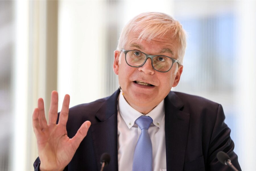 Debatte in Hainichen: Finanzminister Vorjohann spricht über knappe Kassen - Hartmut Vorjohann (CDU), Finanzminister von Sachsen, war am Freitag in Hanichen zu Gast.