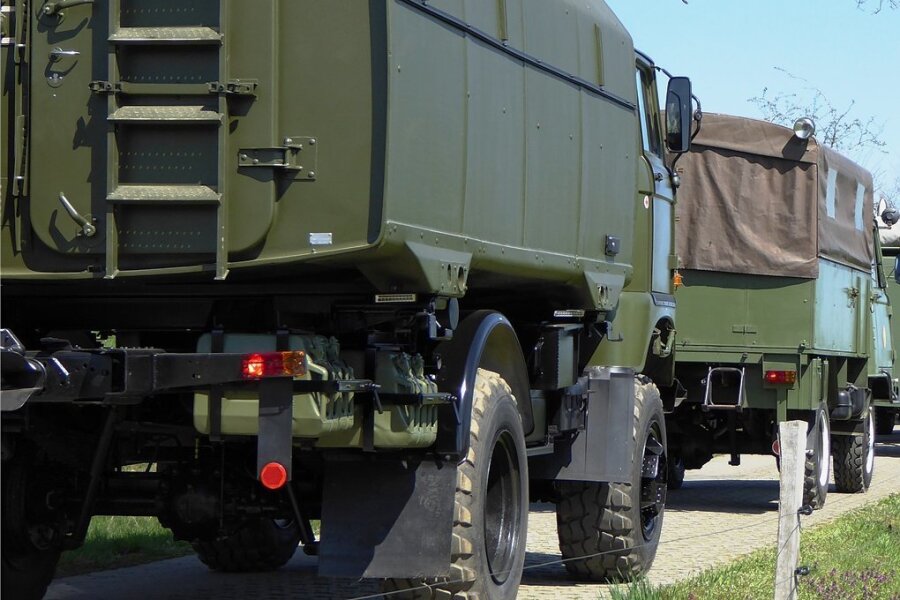 Debatte um historischen Militärkonvoi bei Freiberg - Der Konvoi bewegte sich hauptsächlich auf Nebenstraßen, fuhr ein kurzes Stück aber auch auf der Bundesstraße 101. 