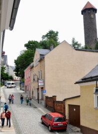 Deckert-Idee: Förderband soll Auerbachs Gäste zum Schlossberg bringen - Die Schlossstraße in Auerbach hat etwa 12 Prozent Gefälle.